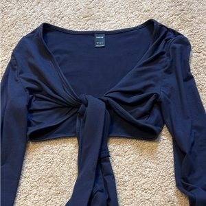 Tie long sleeve crop shirt
